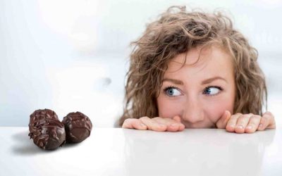 Blutzucker & Hormone: Warum Zucker deinen Zyklus durcheinanderbringt (+ was wirklich hilft)